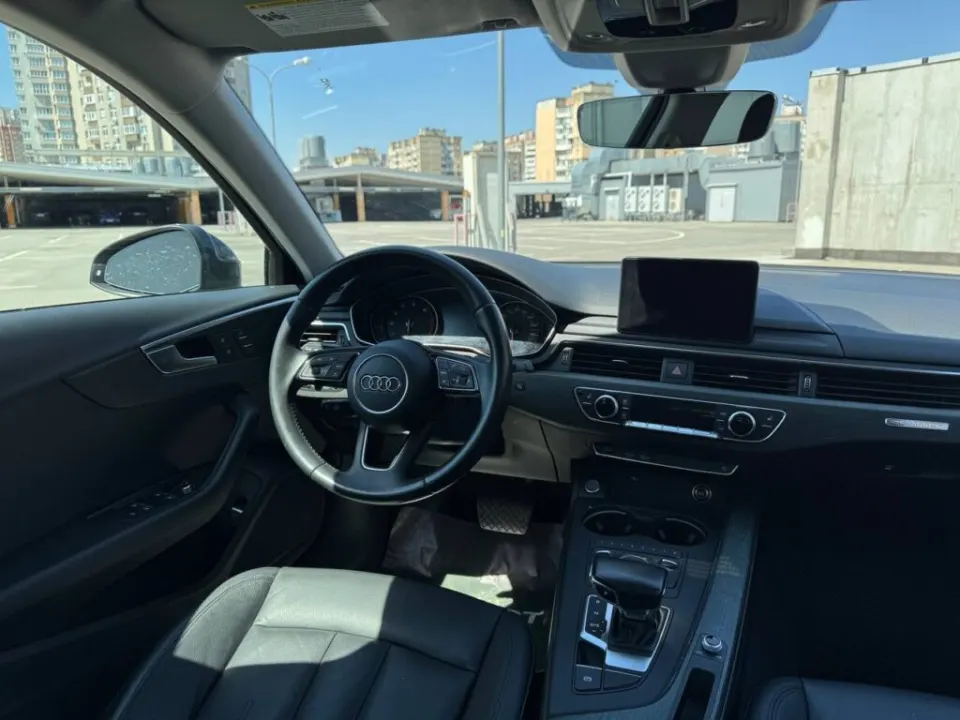 Audi A4 2018 з парку оренди KTRANS
