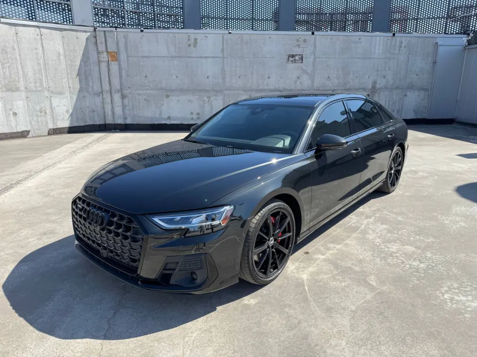 Audi A8 L 2022 з парку оренди KTRANS