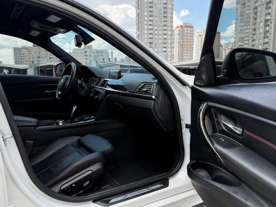 BMW 328i 2013 з парку оренди KTRANS