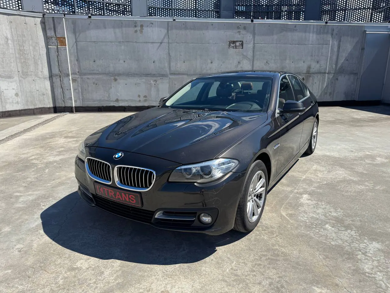 BMW 520 2016 з парку оренди KTRANS