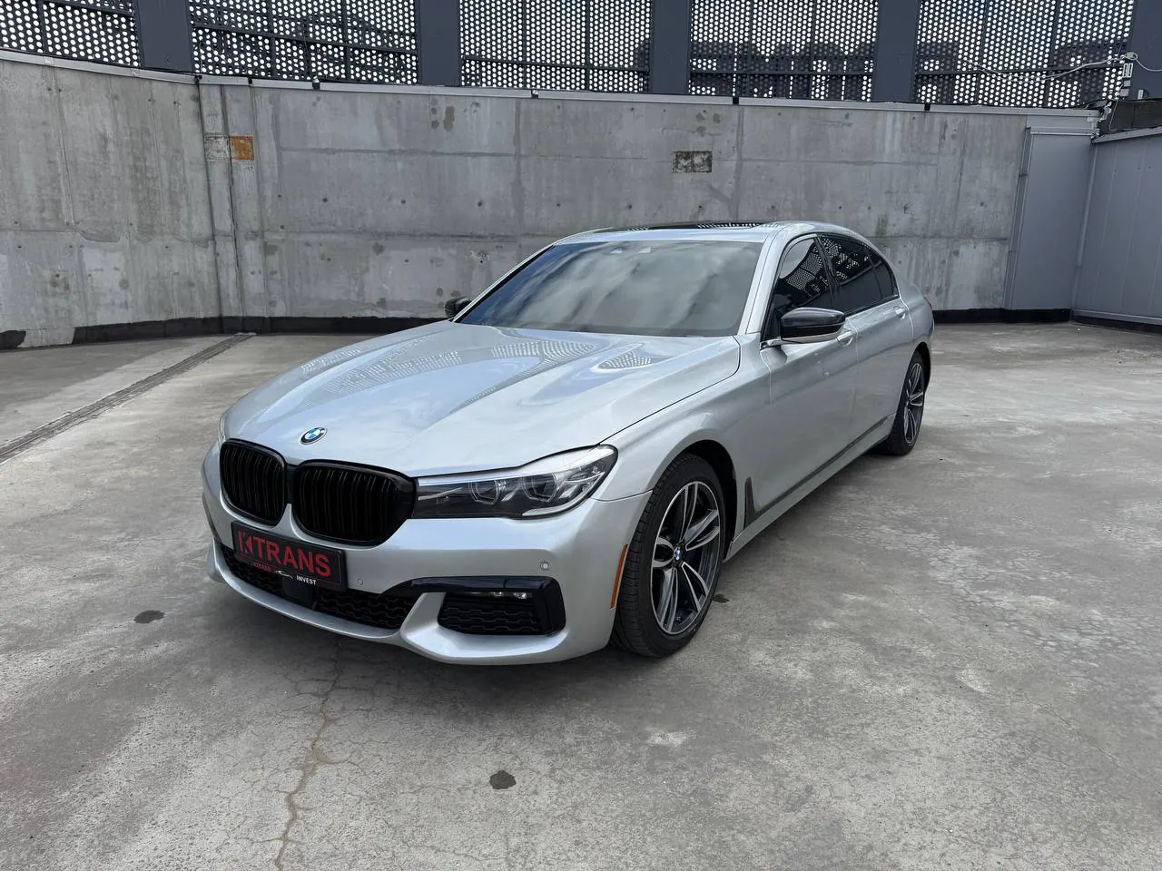 BMW 740i 2017 з парку оренди KTRANS