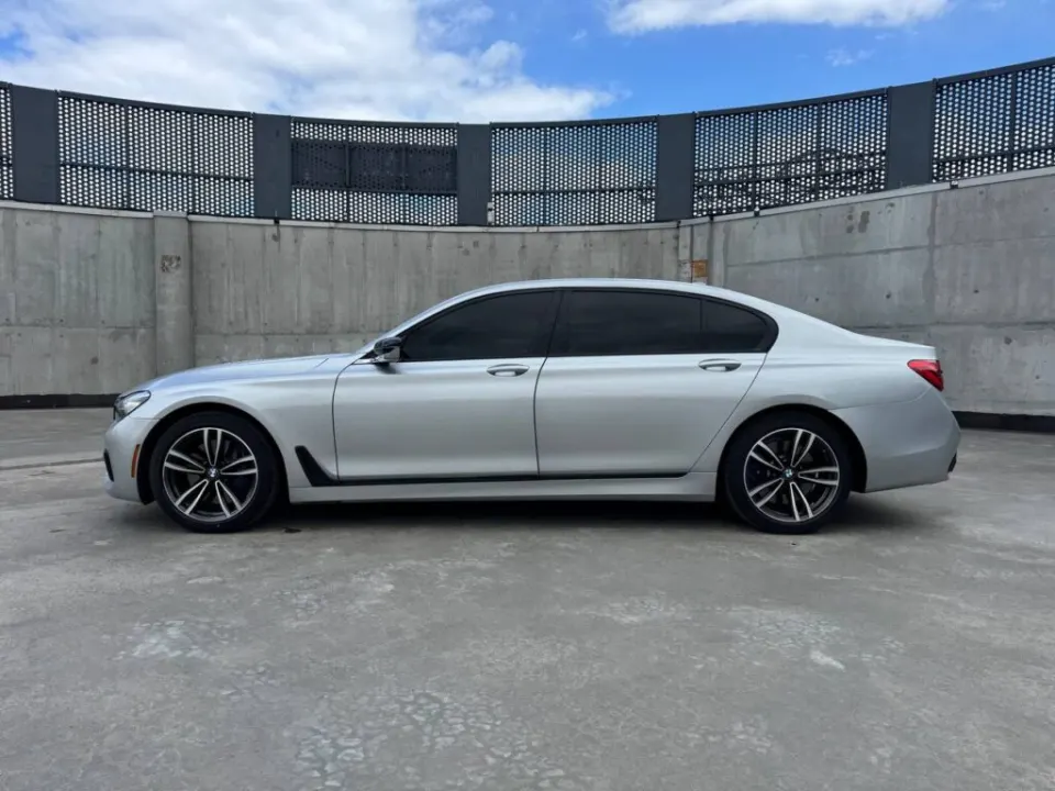 BMW 740i 2017 з парку оренди KTRANS