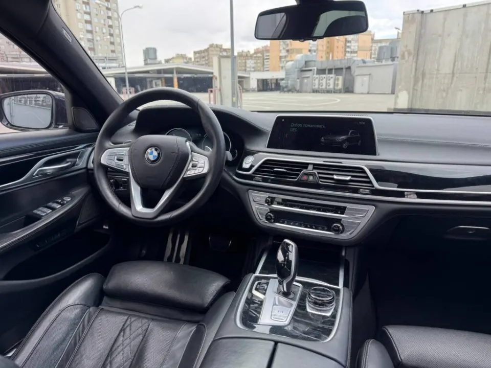 BMW 740i 2017 з парку оренди KTRANS