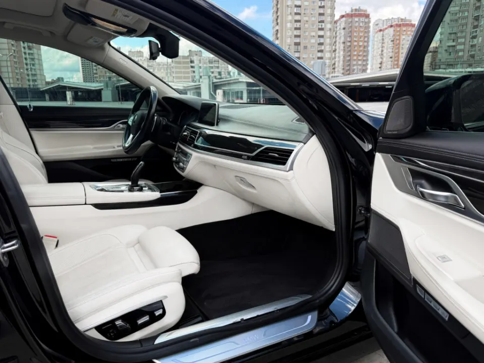 BMW 740l 2016 з парку оренди KTRANS