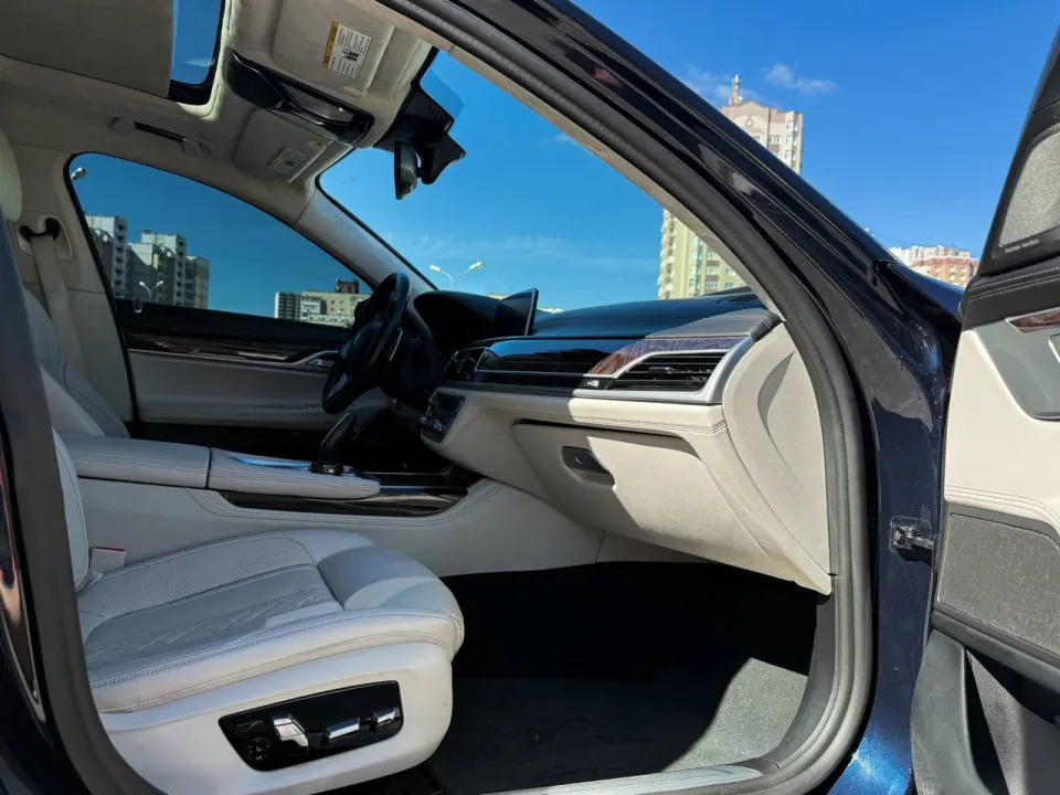 BMW 740Li 2020 з парку оренди KTRANS