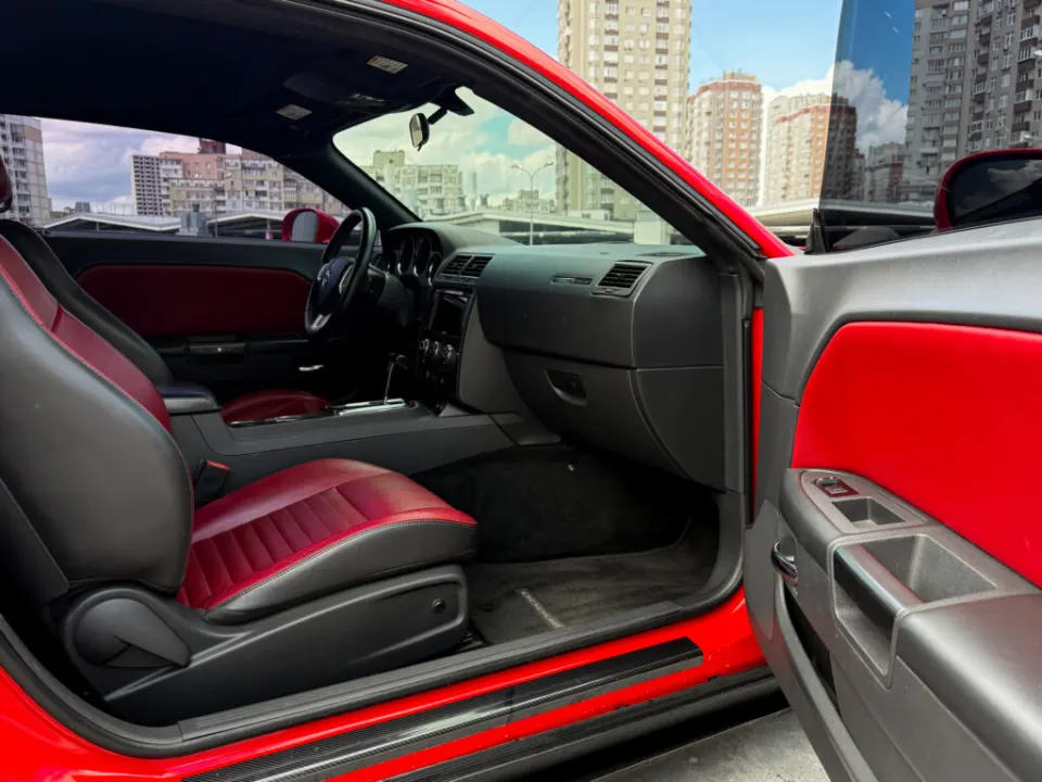 Dodge Challenger 2013 з парку оренди KTRANS