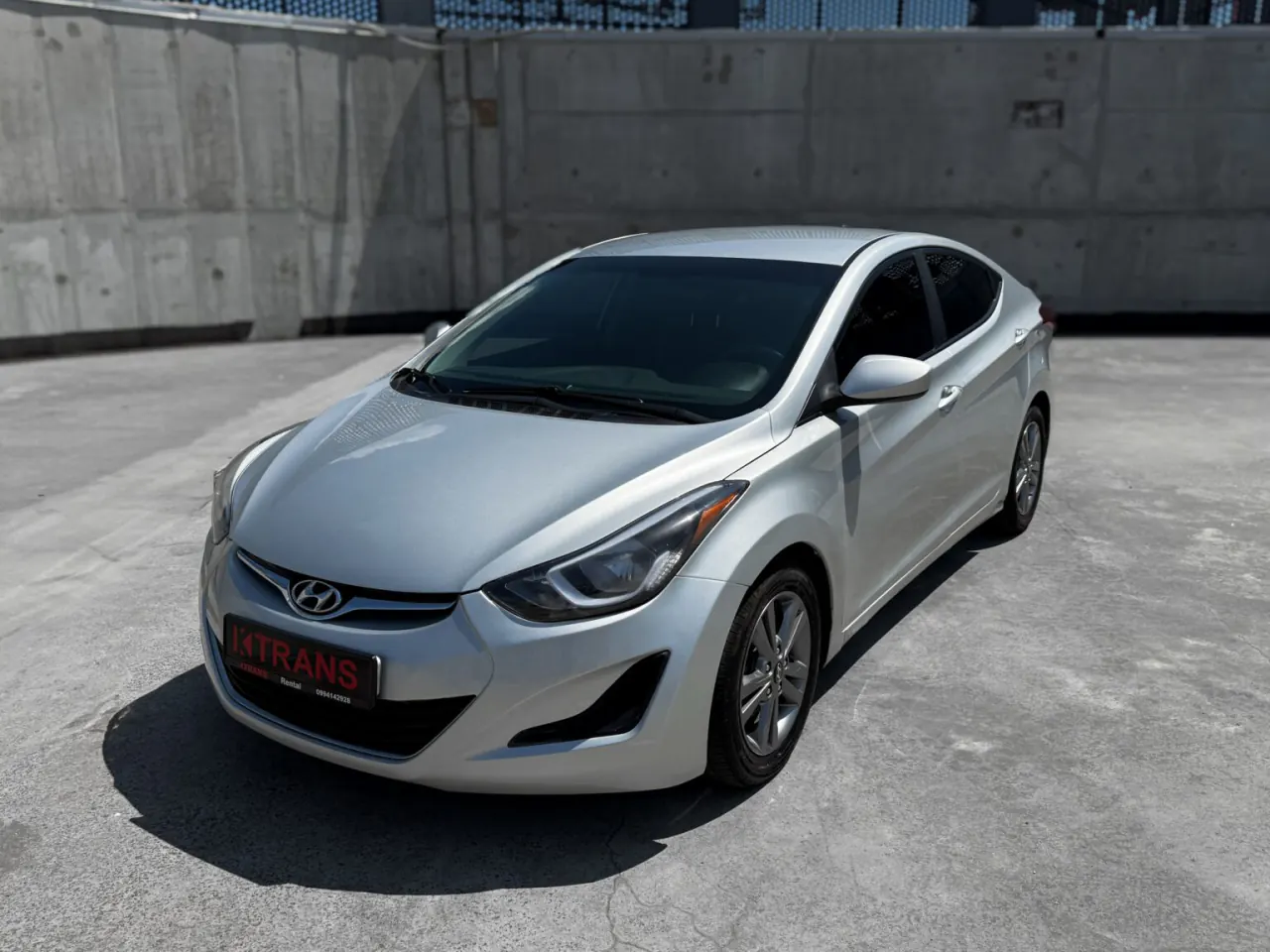 Hyundai Elantra 2015 з парку оренди KTRANS