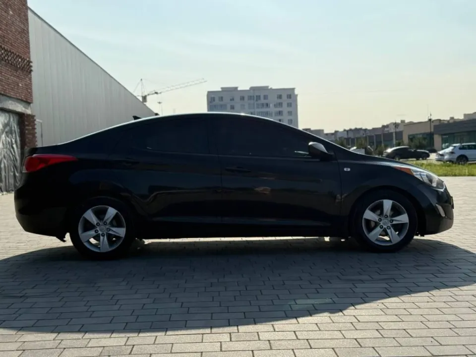 Hyundai Elantra 2013 з парку оренди KTRANS