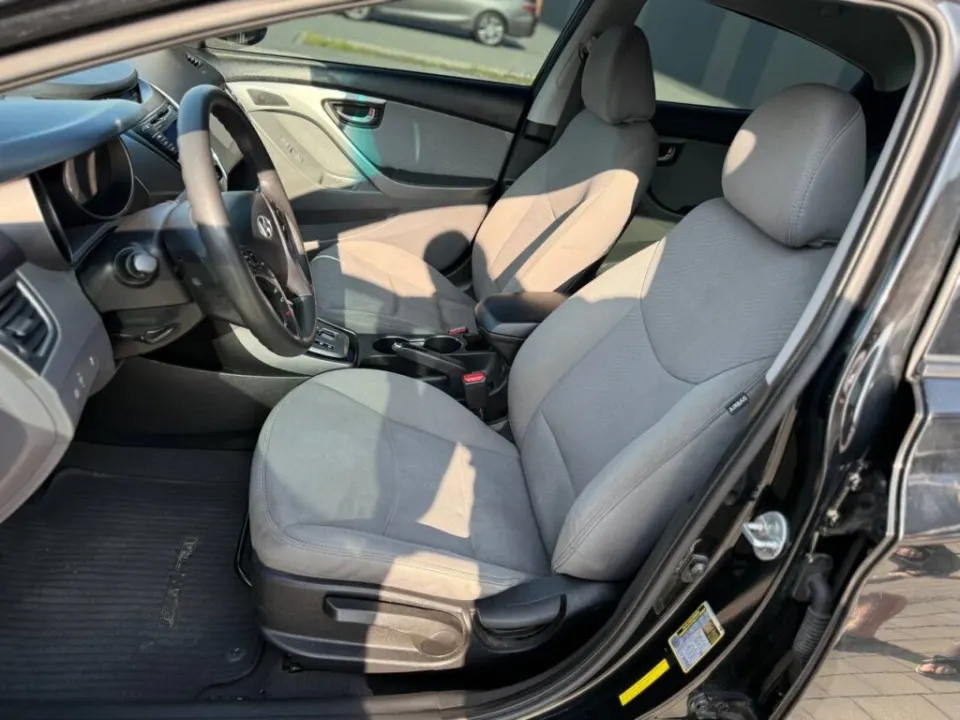 Hyundai Elantra 2013 з парку оренди KTRANS
