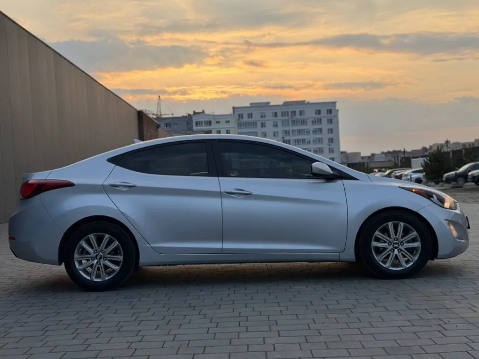 Hyundai Elantra 2015 з парку оренди KTRANS