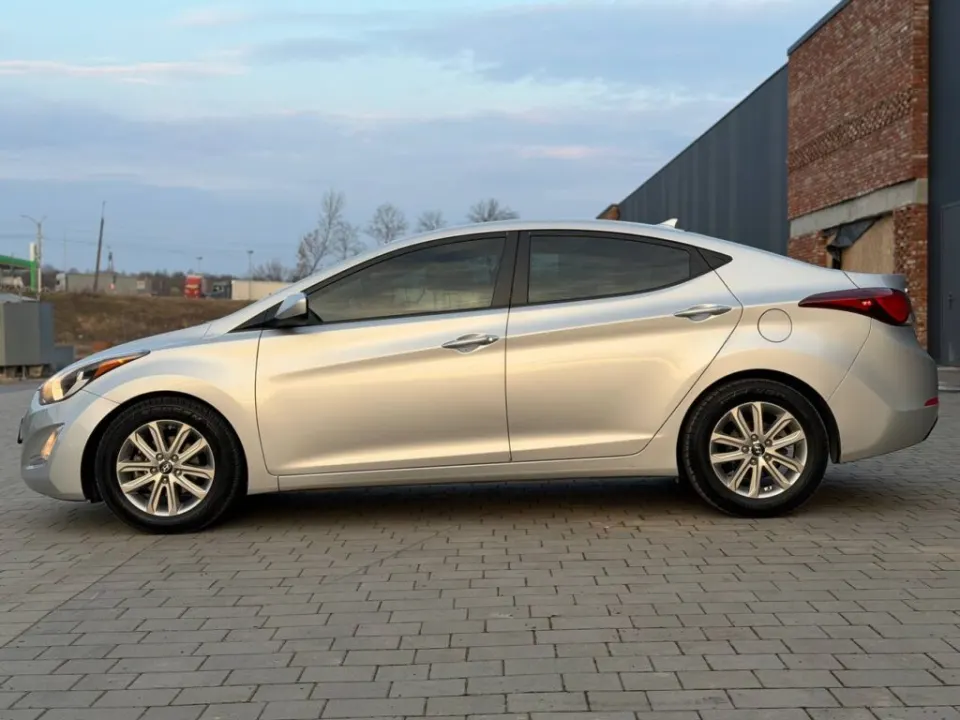Hyundai Elantra 2015 з парку оренди KTRANS