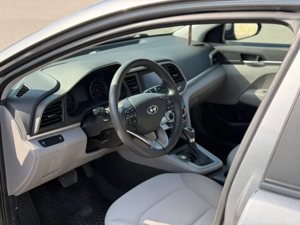 Hyundai Elantra 2019 з парку оренди KTRANS
