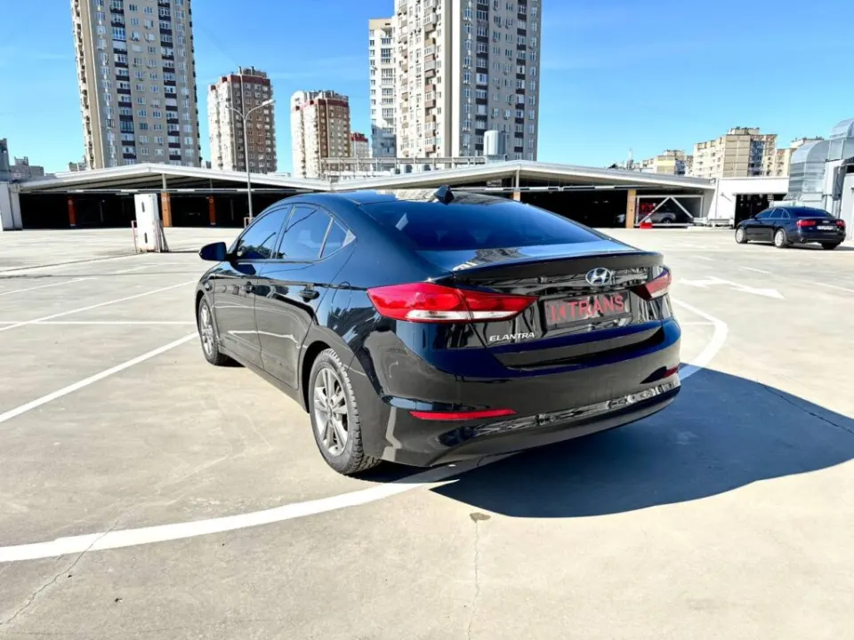 Hyundai Elantra 2018 з парку оренди KTRANS