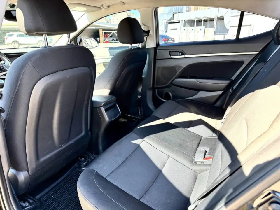 Hyundai Elantra 2018 з парку оренди KTRANS