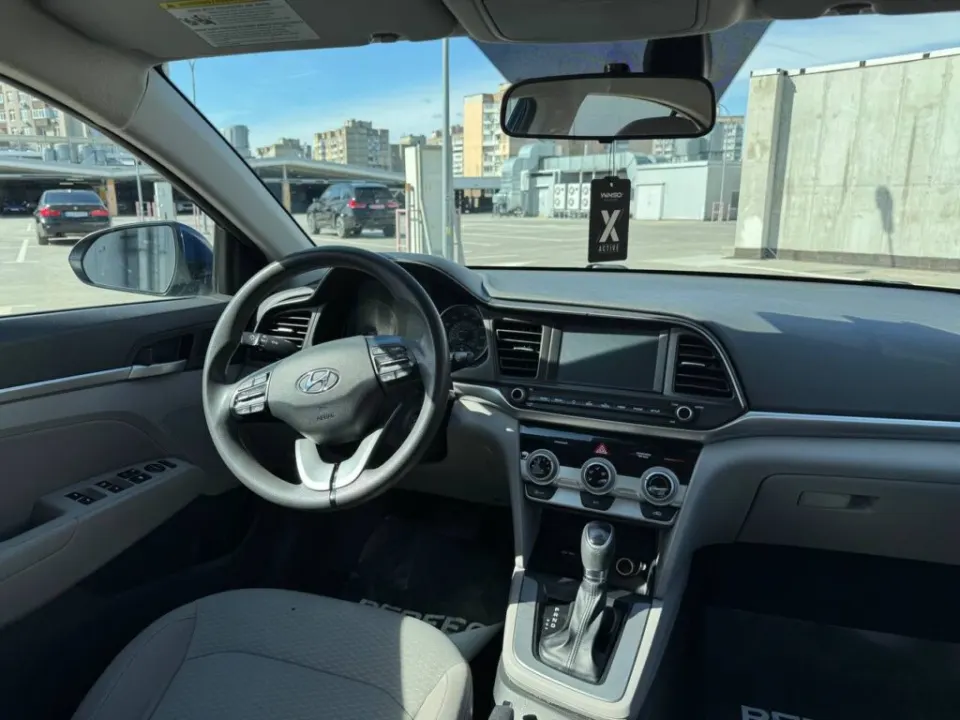 Hyundai Elantra 2018 з парку оренди KTRANS