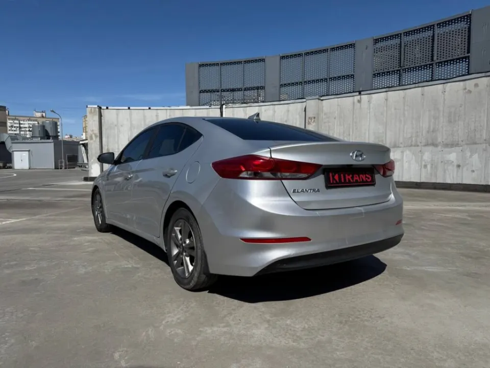 Hyundai Elantra 2017 з парку оренди KTRANS