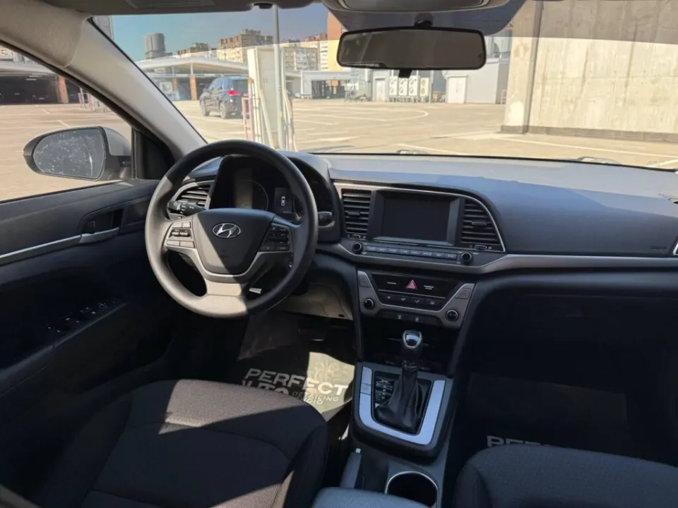 Hyundai Elantra 2017 з парку оренди KTRANS