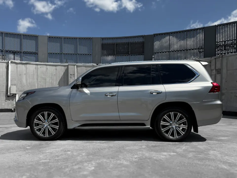 Lexus LX 570 2017 з парку оренди KTRANS
