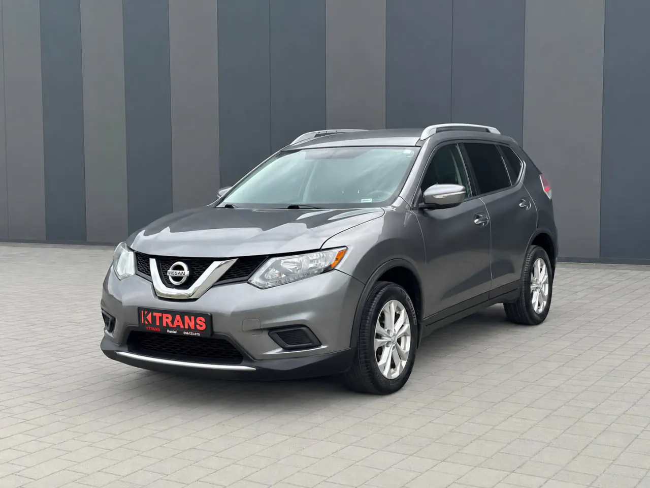 Nissan Rogue 2015 з парку оренди KTRANS