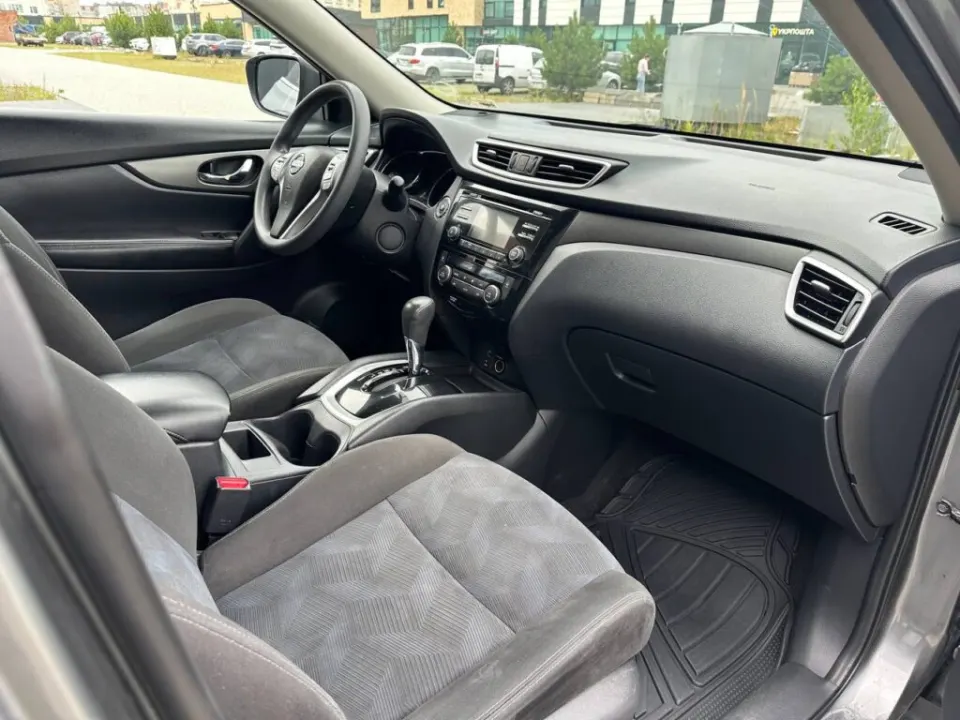 Nissan Rogue 2015 з парку оренди KTRANS