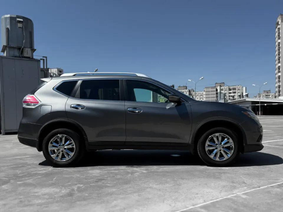 Nissan Rogue 2015 з парку оренди KTRANS
