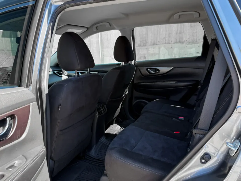 Nissan Rogue 2015 з парку оренди KTRANS