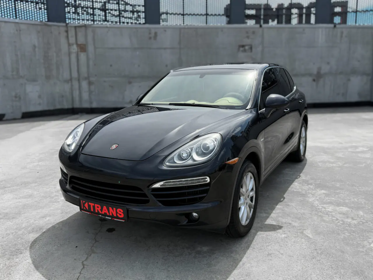 Porsche Cayenne 2013 з парку оренди KTRANS