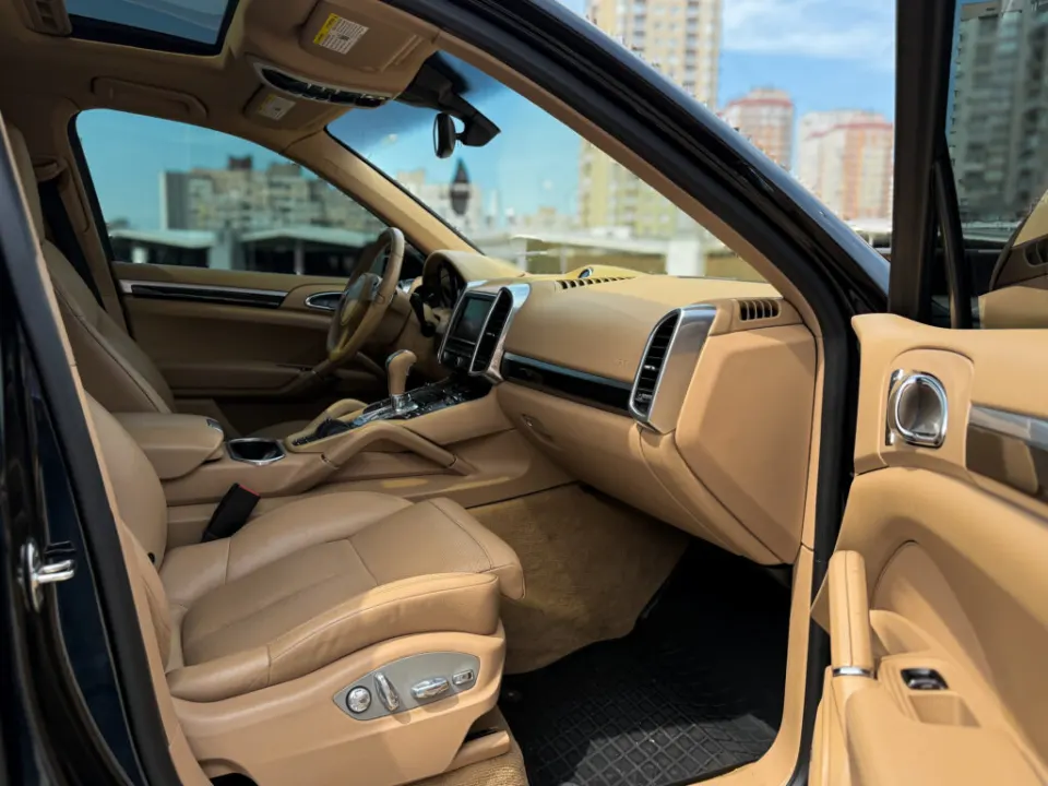 Porsche Cayenne 2013 з парку оренди KTRANS
