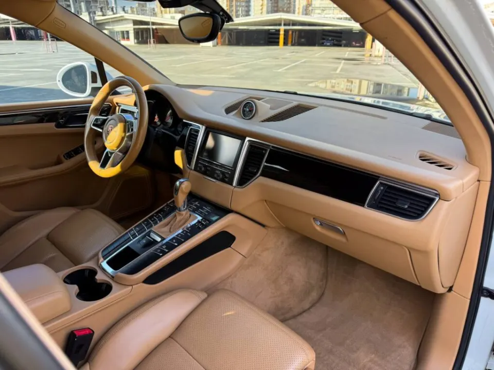 Porsche Macan 2014 з парку оренди KTRANS
