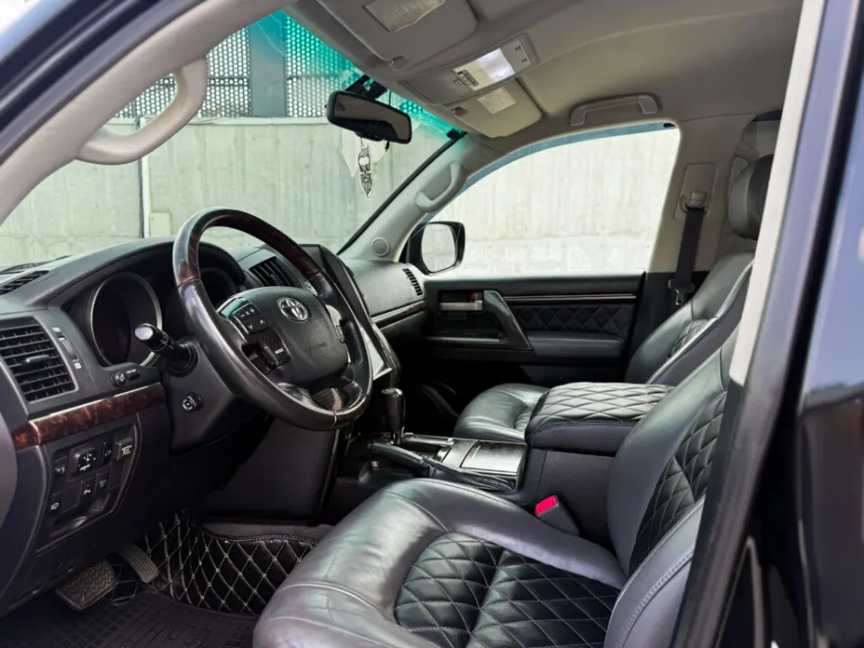 Toyota LC 200 2009 з парку оренди KTRANS