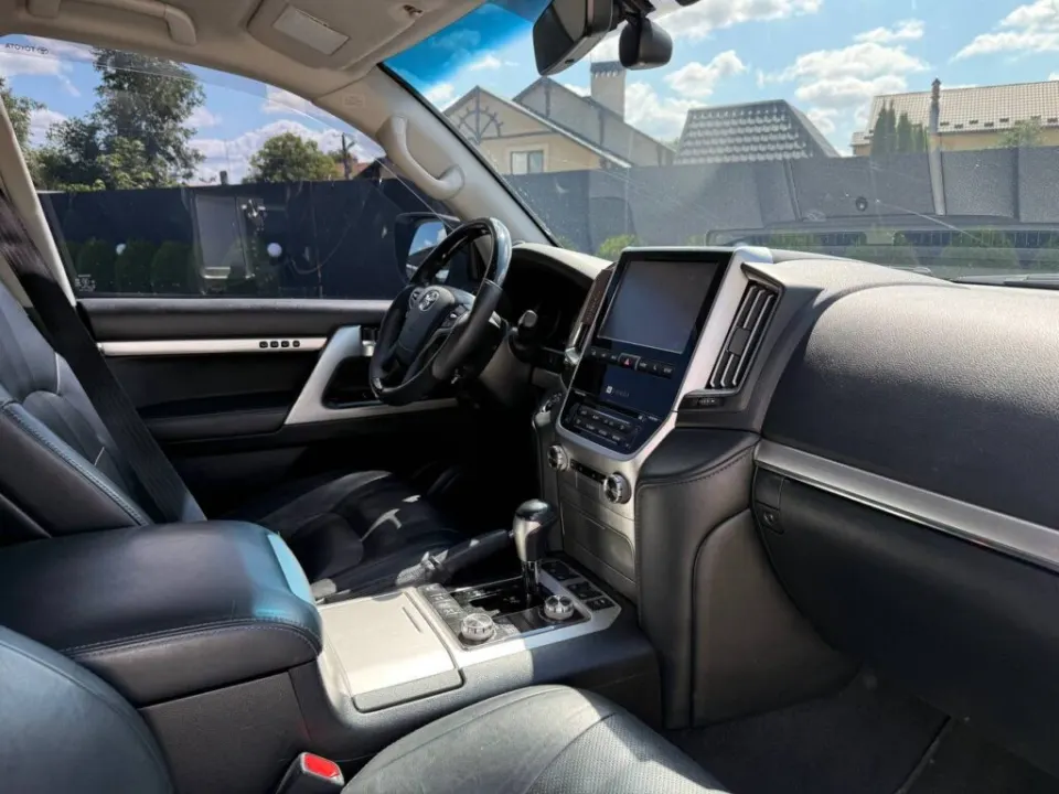 Toyota Land Cruiser 200 2018 з парку оренди KTRANS