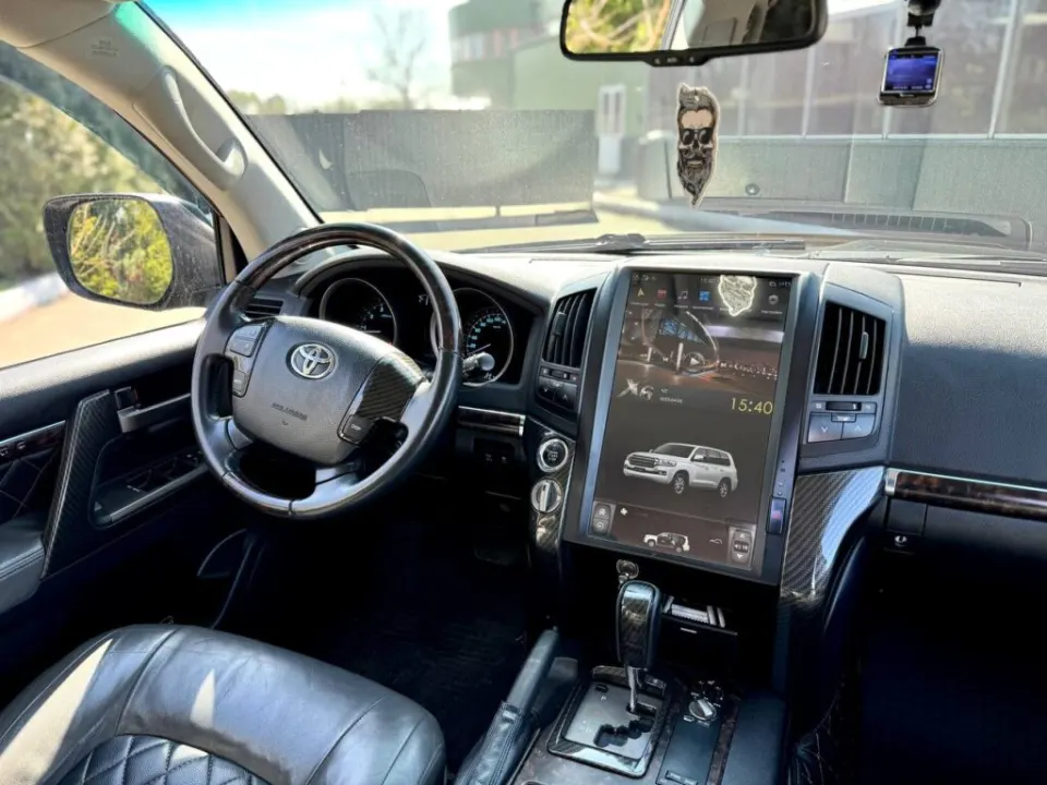 Toyota Land Cruiser 200 з парку оренди KTRANS