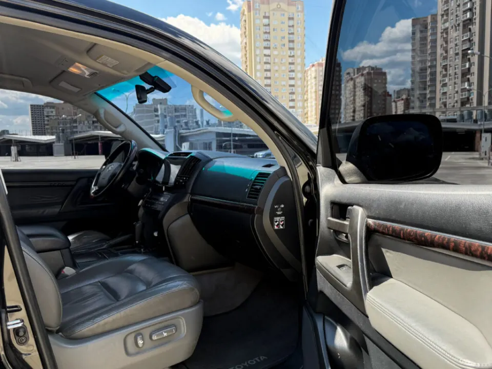 Toyota LC200 2007 з парку оренди KTRANS