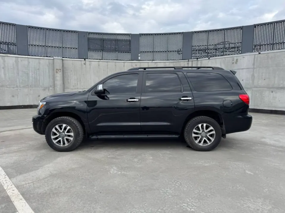 Toyota Sequoia 2017 з парку оренди KTRANS
