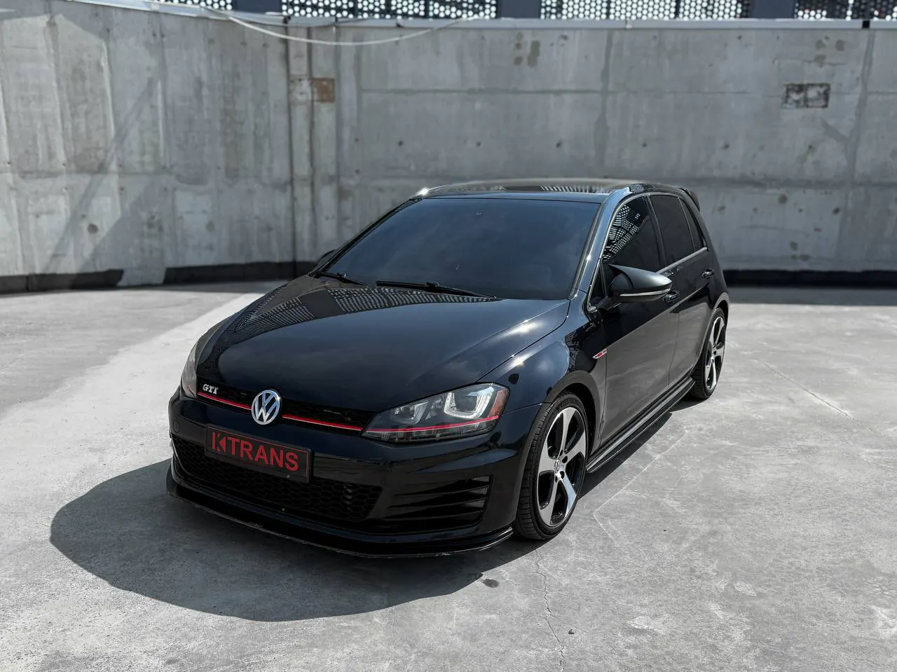 Volkswagen Golf GTI 2014 з парку оренди KTRANS