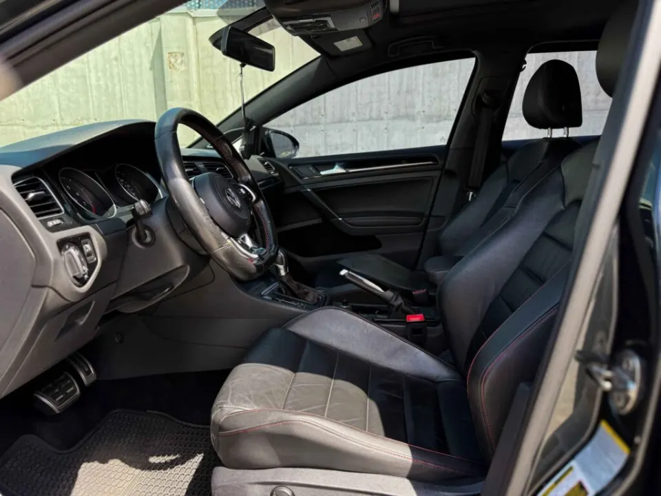 Volkswagen Golf GTI 2014 з парку оренди KTRANS