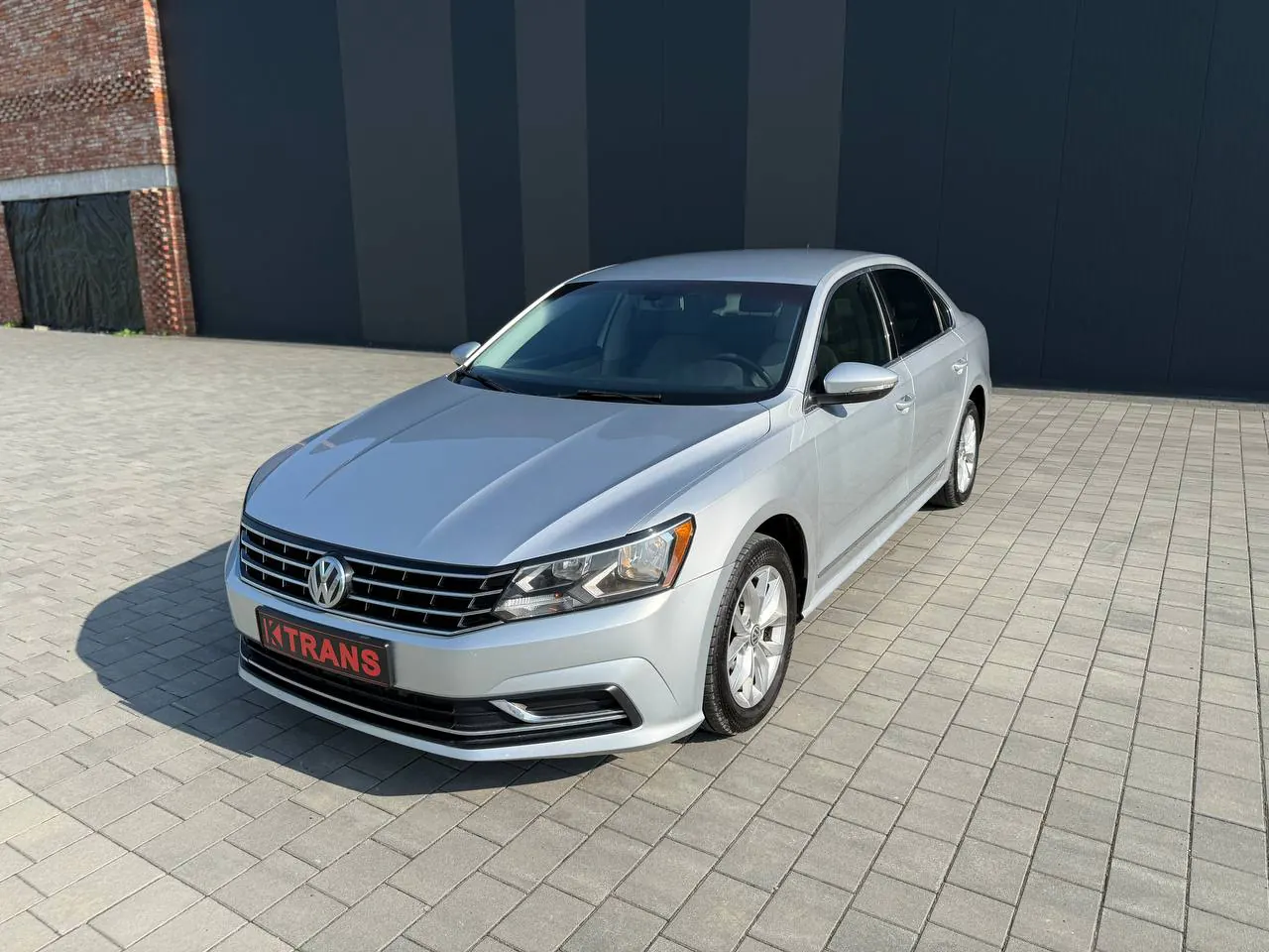 Volkswagen Passat 2016 з парку оренди KTRANS