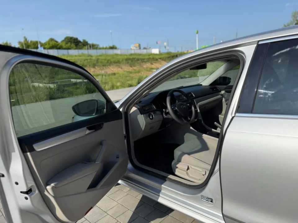 Volkswagen Passat 2016 з парку оренди KTRANS